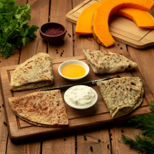 azerbaijani gutab stuffed flatbreads with herbs, meat and pumpkin