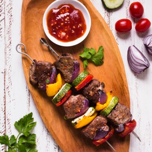 delicious-arabic-fast-food-plateau-flat-lay